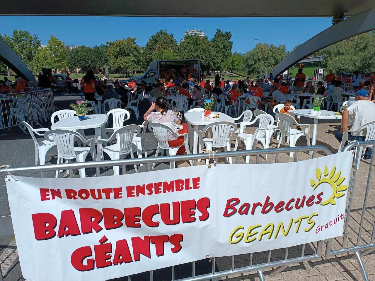 les chrétiens offrent le repas gratuitement durant deux jours