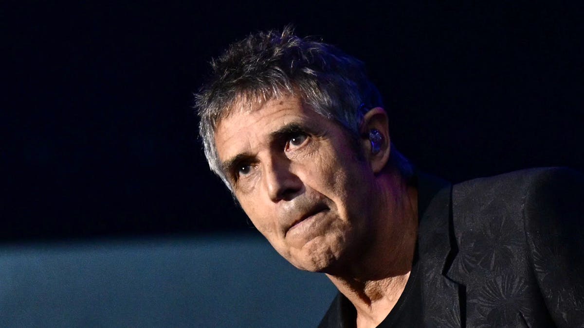 Julien Clerc avoue être un piètre grand-père
