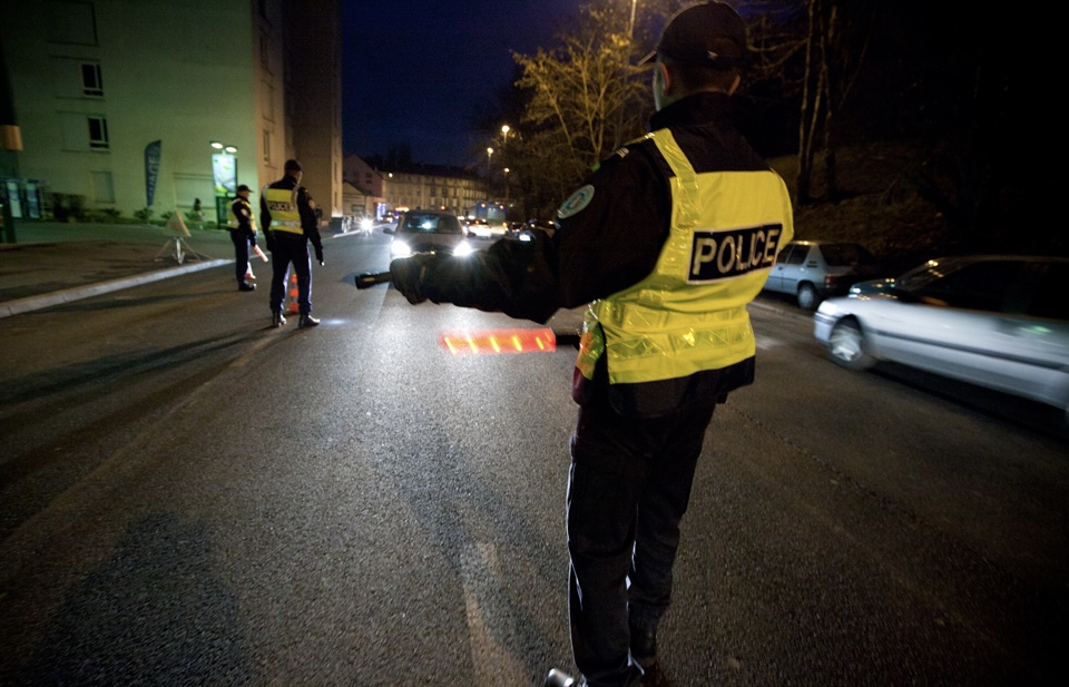 Les policiers avaient établi un contrôle d