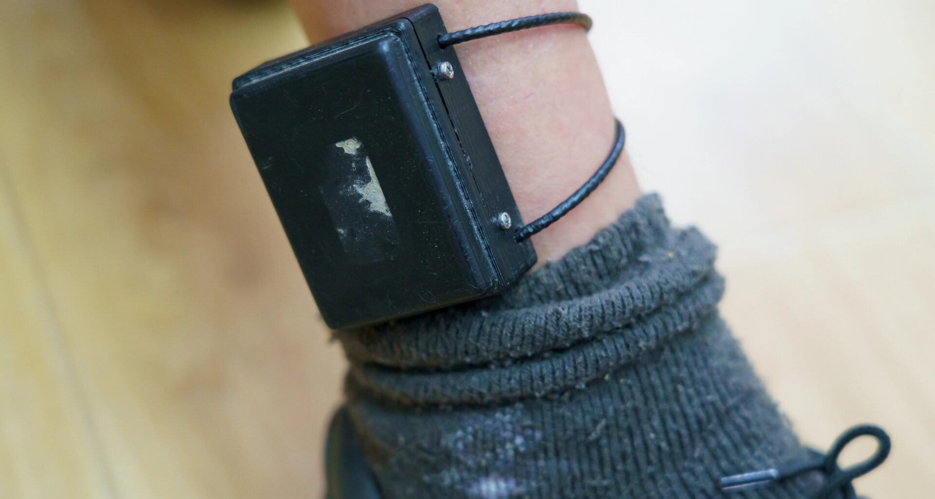 Le jeune homme soupçonné de cambriolage était sous bracelet électronique lorsqu