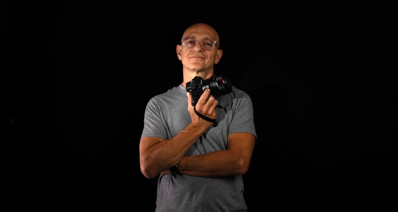 À 60 ans, Serge ouvre son studio photo à domicile près de Pont-Audemer
