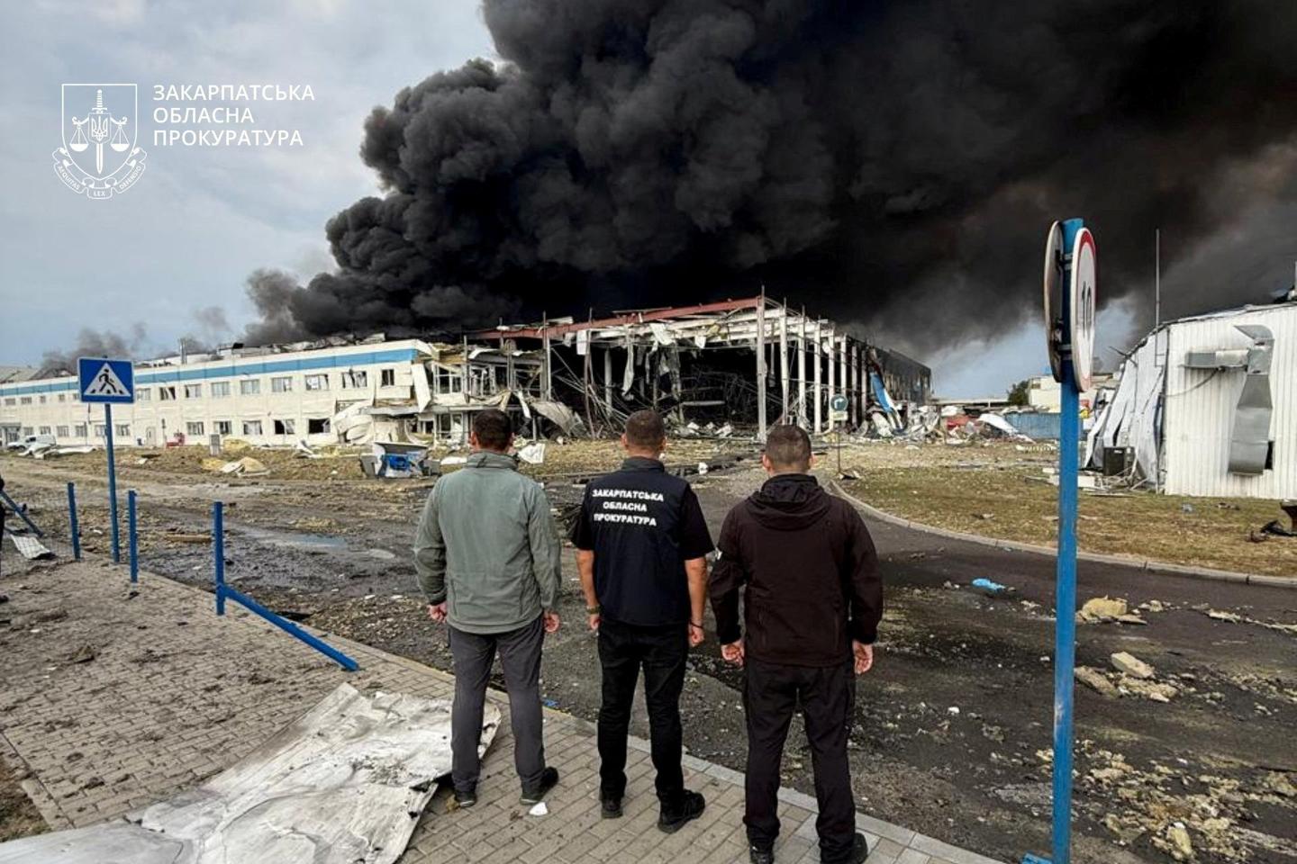 Guerre en Ukraine : les Russes visent les villes, les Ukrainiens touchent les infrastructures énergétiques - Le Monde.fr