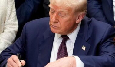 Trump signe le décret augmentant les droits de douane pour des dizaines de pays