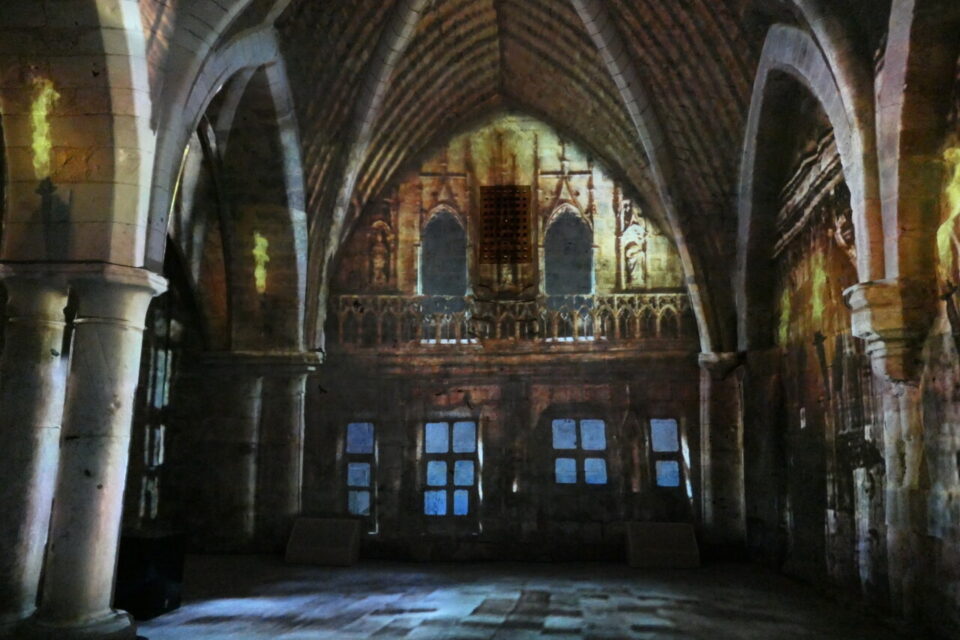 L'Historial Jeanne d'Arc a été aménagé au cœur du Palais Archiépiscopal, à deux pas de la Cathédrale de Rouen.