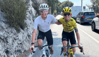la belle image de Pauline Ferrand-Prévot et Tadej Pogacar sur la route après leur sacre