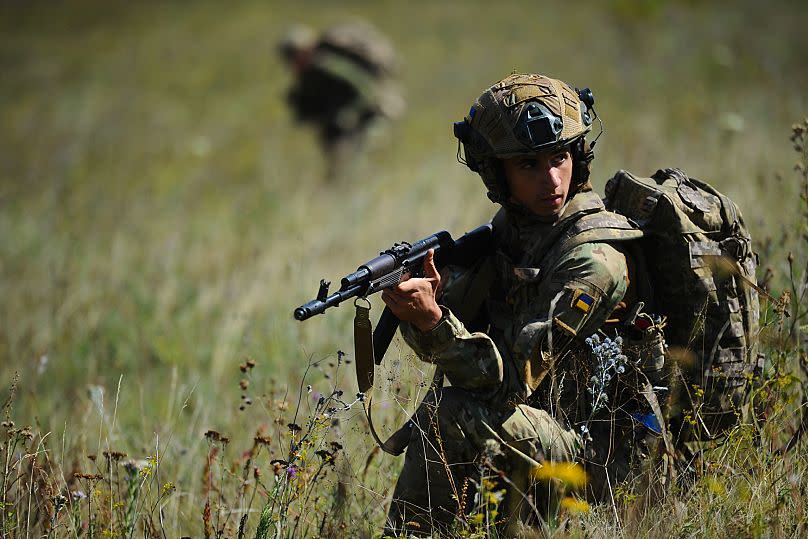 Des soldats âgés de 18 à 24 ans s'entraînent sur un terrain d'entraînement près de Kharkiv, le 19 août 2025.