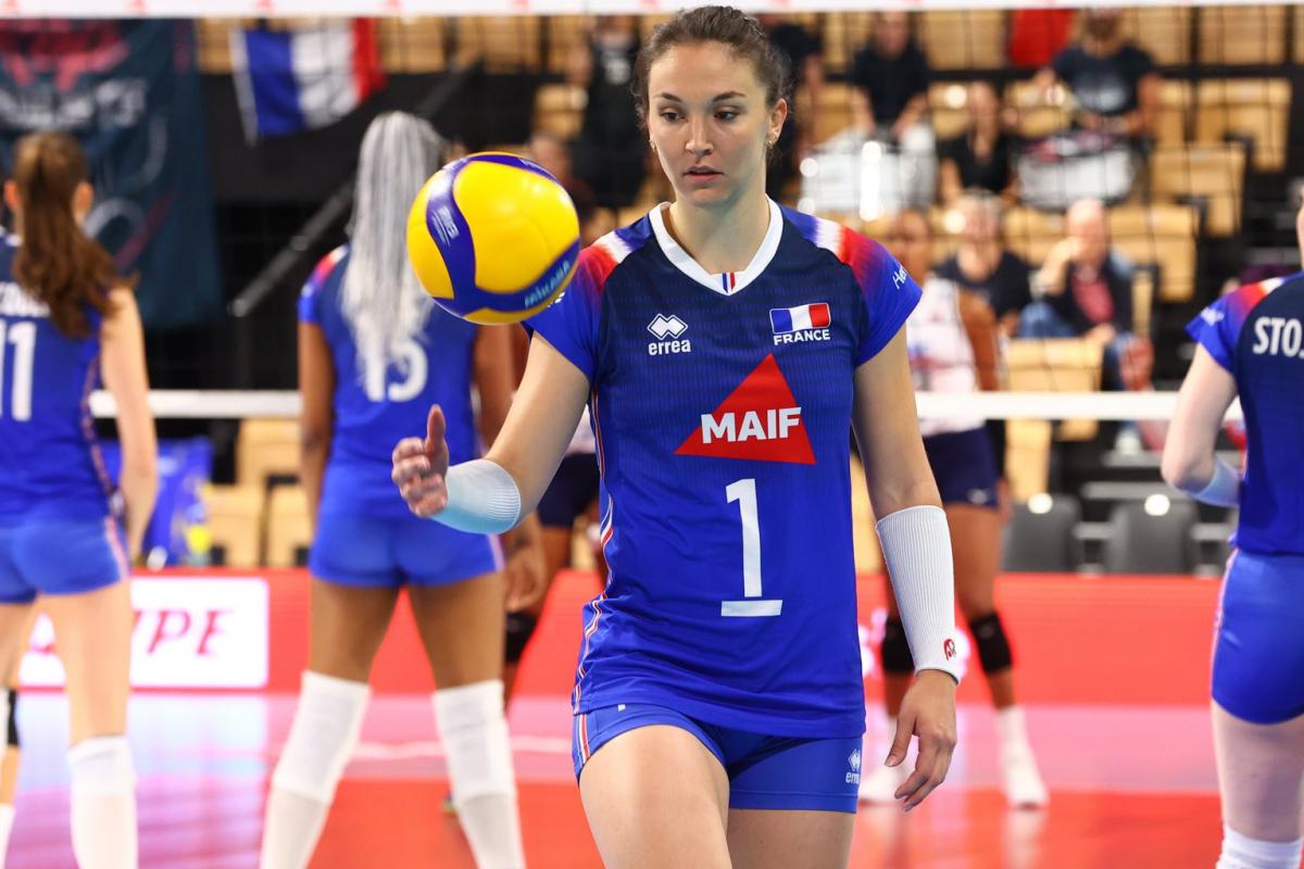 « Joueuse ultra-polyvalente » avec « une mentalité de combattante » : Héléna Cazaute, la capitaine des Bleues vue par les icônes du volley français - L'Équipe