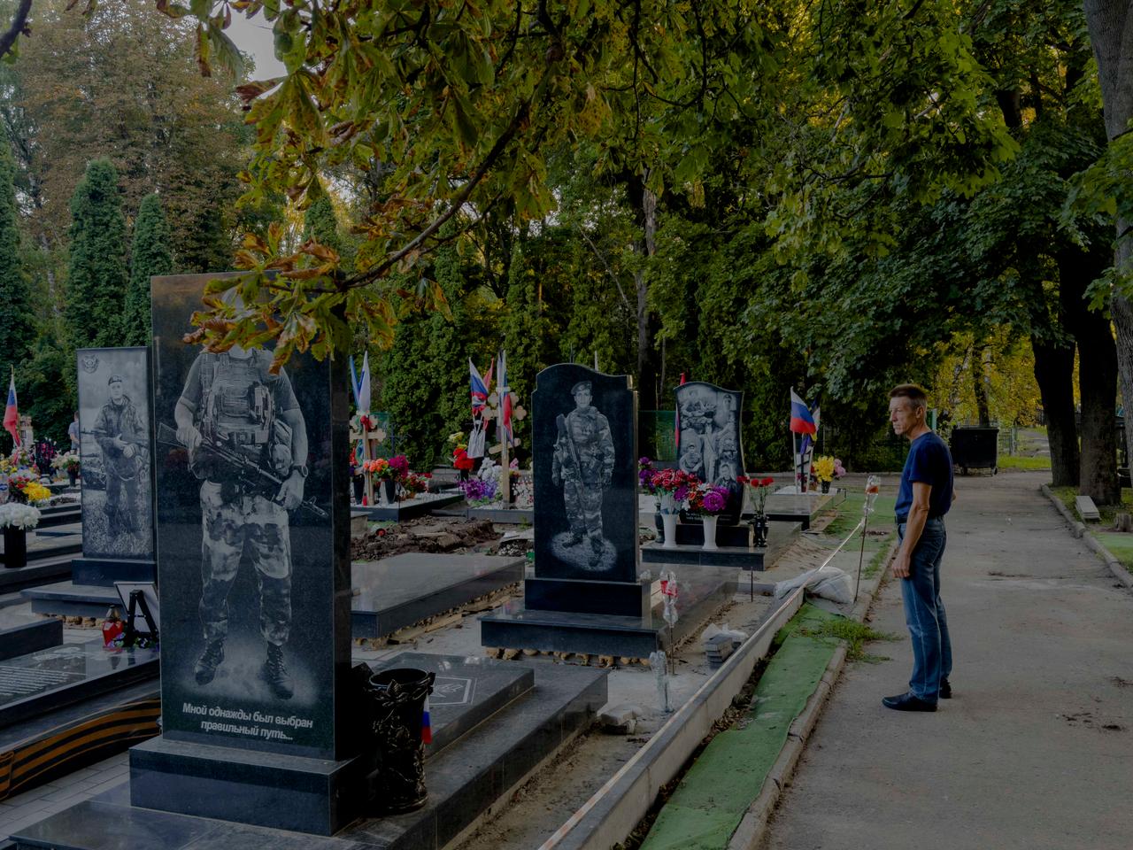 Un parc commémoratif, à Koursk, en Russie, le 14 août 2024, où un cimetière de soldats tués pendant la Seconde Guerre mondiale accueille désormais certains soldats ayant péri lors de la guerre en Ukraine.