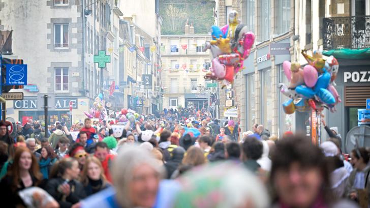 Toutes ces fêtes populaires qui s’éloignent d’un label lié à l’entrepreneur d’extrême droite Pierre-Edouard Stérin (Photo du Carnaval de Granville en Normandie)