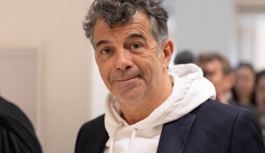 Stéphane Plaza change de look vestimentaire et s’affiche avec l’homme de sa vie