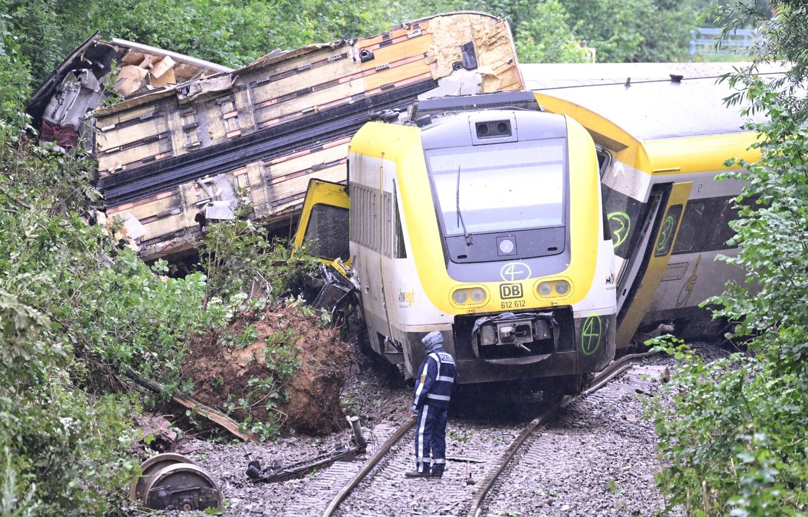 Trois morts et une quarantaine de blessés… Ce que l’on sait sur les potentielles causes du déraillement de train en Allemagne