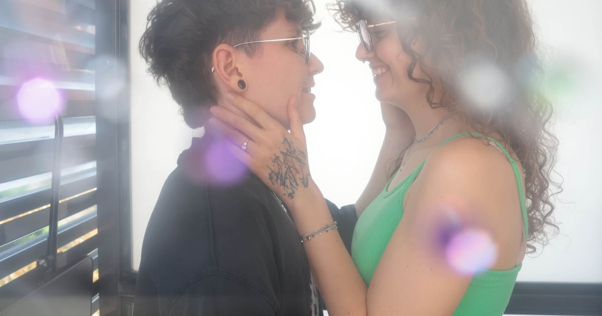 Notre vie sans sexe : «Elle se rapproche de moi et me dit : “J’ai envie de t’embrasser”» - Libération