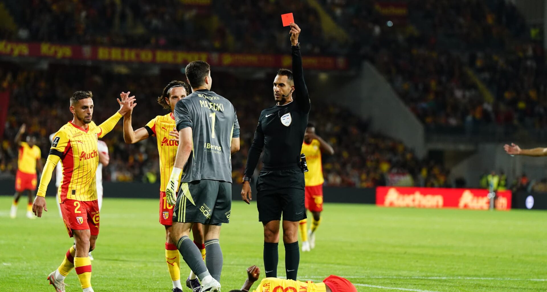 "Il a clairement plombé Brest", Charbonnier dézingue Majecki après sa sortie kamikaze à Lens