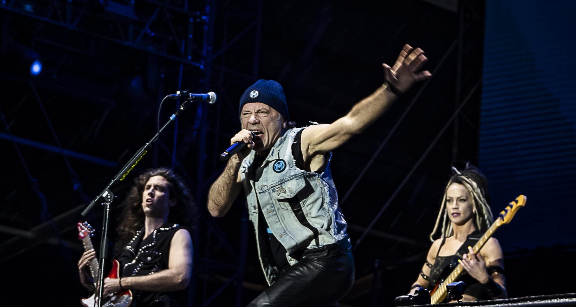 Bruce Dickinson (Iron Maiden) affirme que jouer dans des petites salles ne lui pose aucun problème