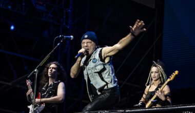 Bruce Dickinson (Iron Maiden) affirme que jouer dans des petites salles ne lui pose aucun problème