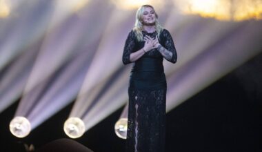 Louane : en vacances à Saint-Tropez, la chanteuse se dévoile en bikini sur Instagram, les internautes subjugués