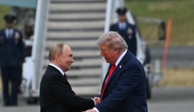 Le président américain Donald Trump et le président russe Vladimir Poutine sur la base militaire Elmendorf-Richardson en Alaska, le 15 août 2025