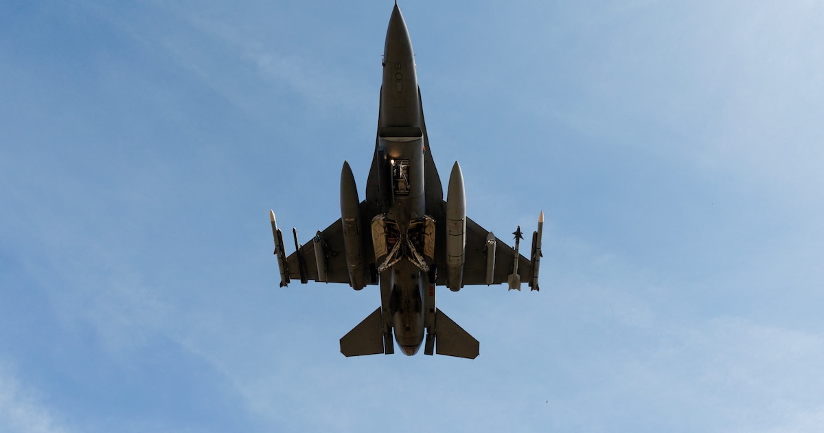 Un F-35 de 5e génération vole au-dessus de l'Angleterre, le 11 avril 2025.