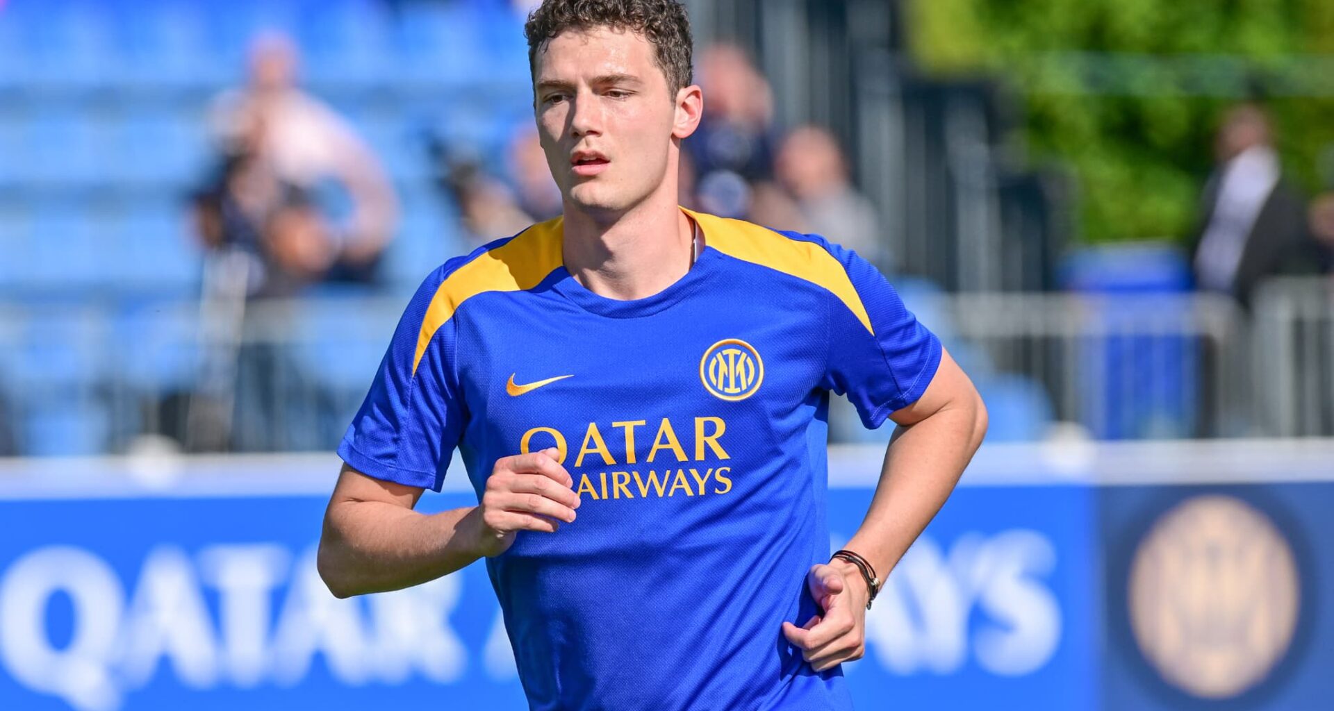 "Il devrait arriver lundi", Létang annonce le retour de Pavard à Lille... puis se met à rire