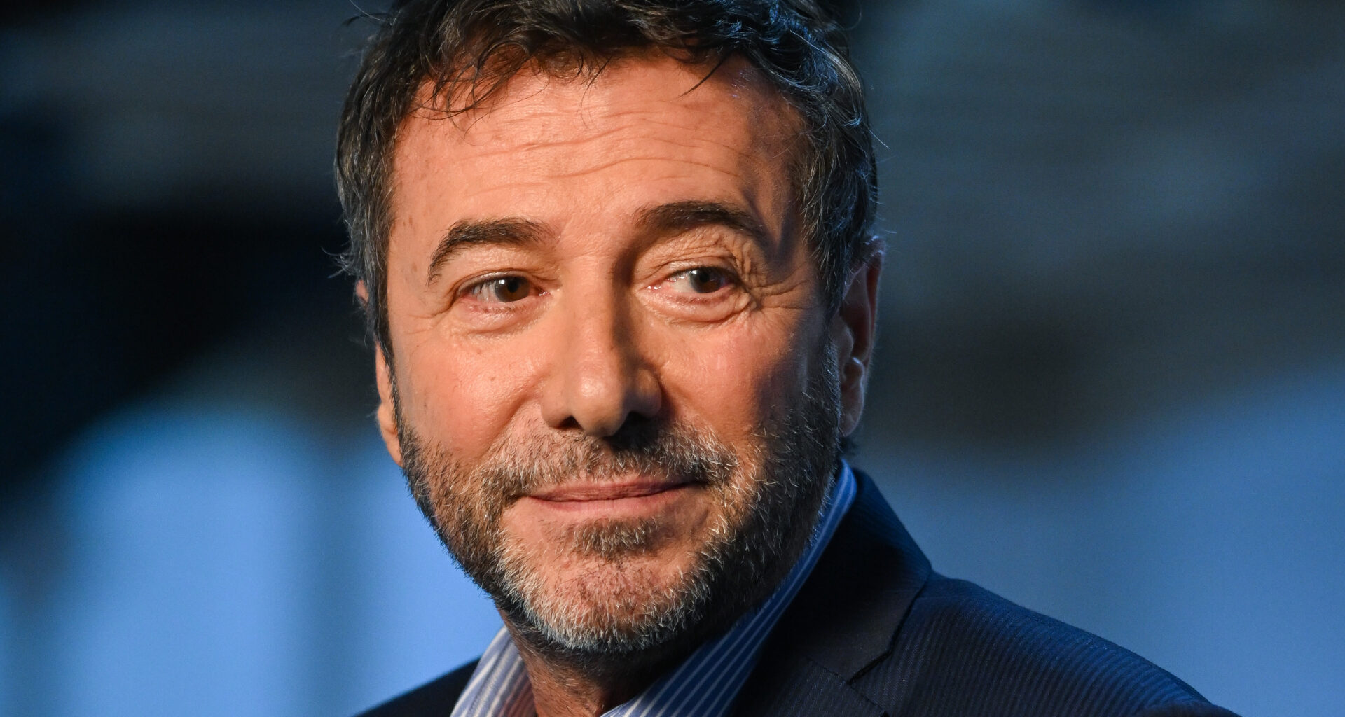 Bernard Montiel quitte la bande de Cyril Hanouna et avertit les nouvelles recrues : "Accrochez-vous, ce n'est pas évident d'être chroniqueur"