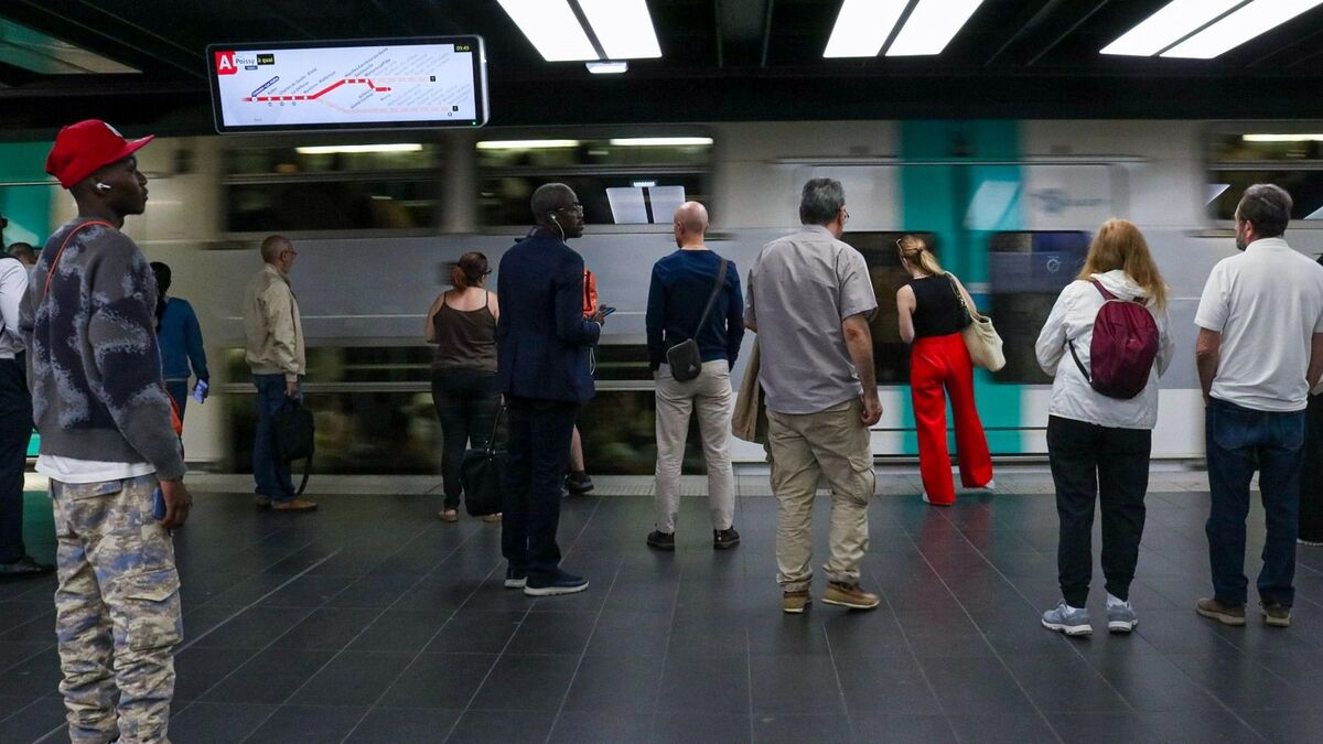 « Ni stress ni tension, on respire… » : métro, auto, vélo, quel plaisir de se déplacer dans Paris l’été !
