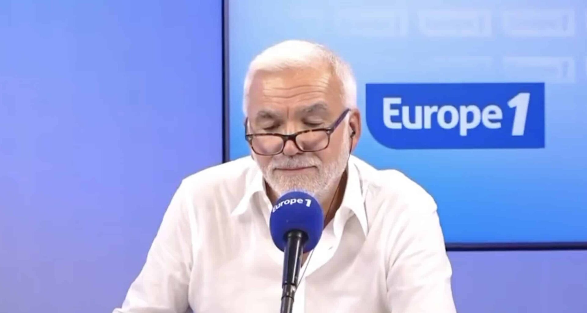 Emmanuel Macron traité de "tarlouze" sur Europe 1, Pascal Praud se confond en excuses
