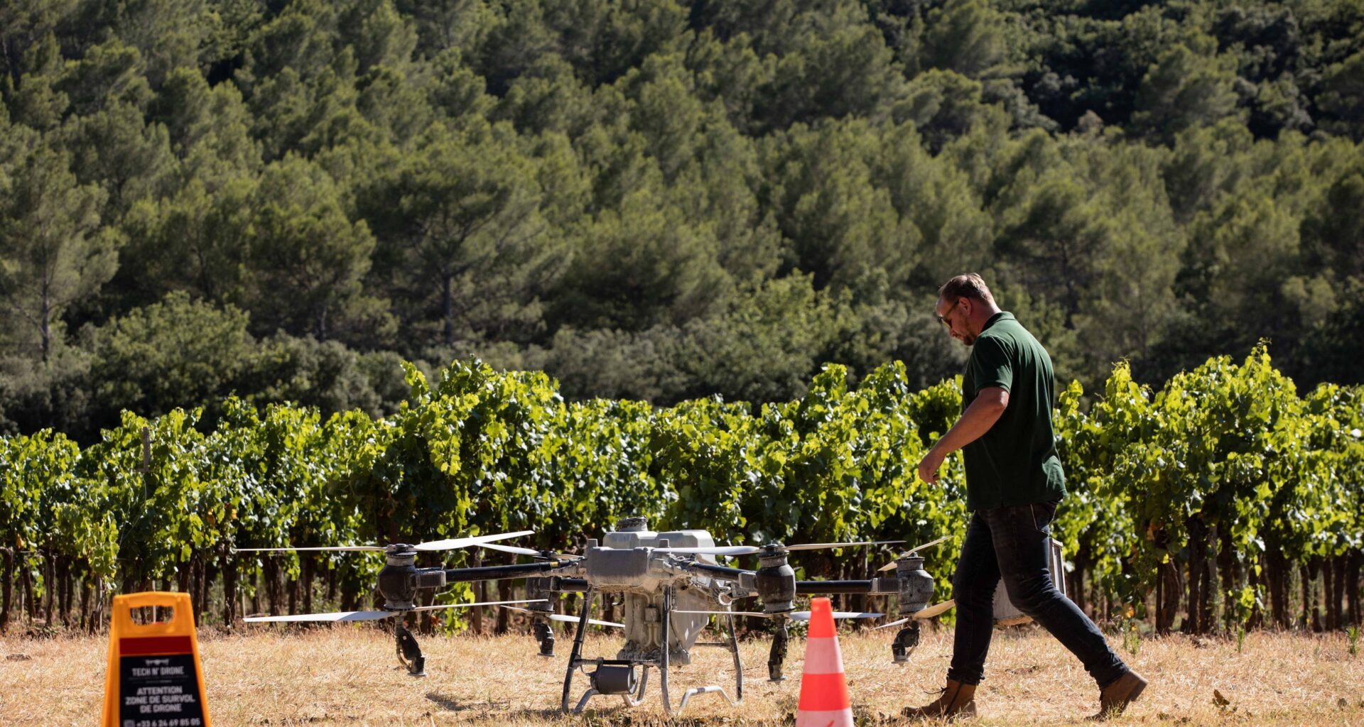 Épandage de produits phytosanitaires par drones: les agriculteurs varois suspendus à la loi