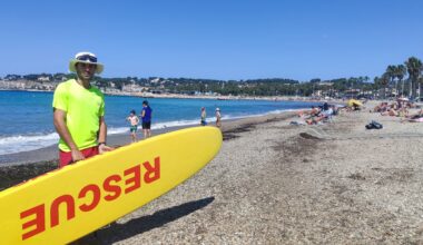 "Surveillant de plage, c’est être au cœur de l’été": rencontre avec Florian, saisonnier qui veille sur les baigneurs à Six-Fours