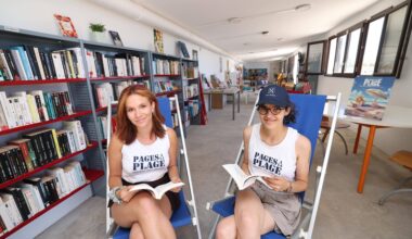 À Cannes, cette bibliothèque vient à vous, directement sur la plage
