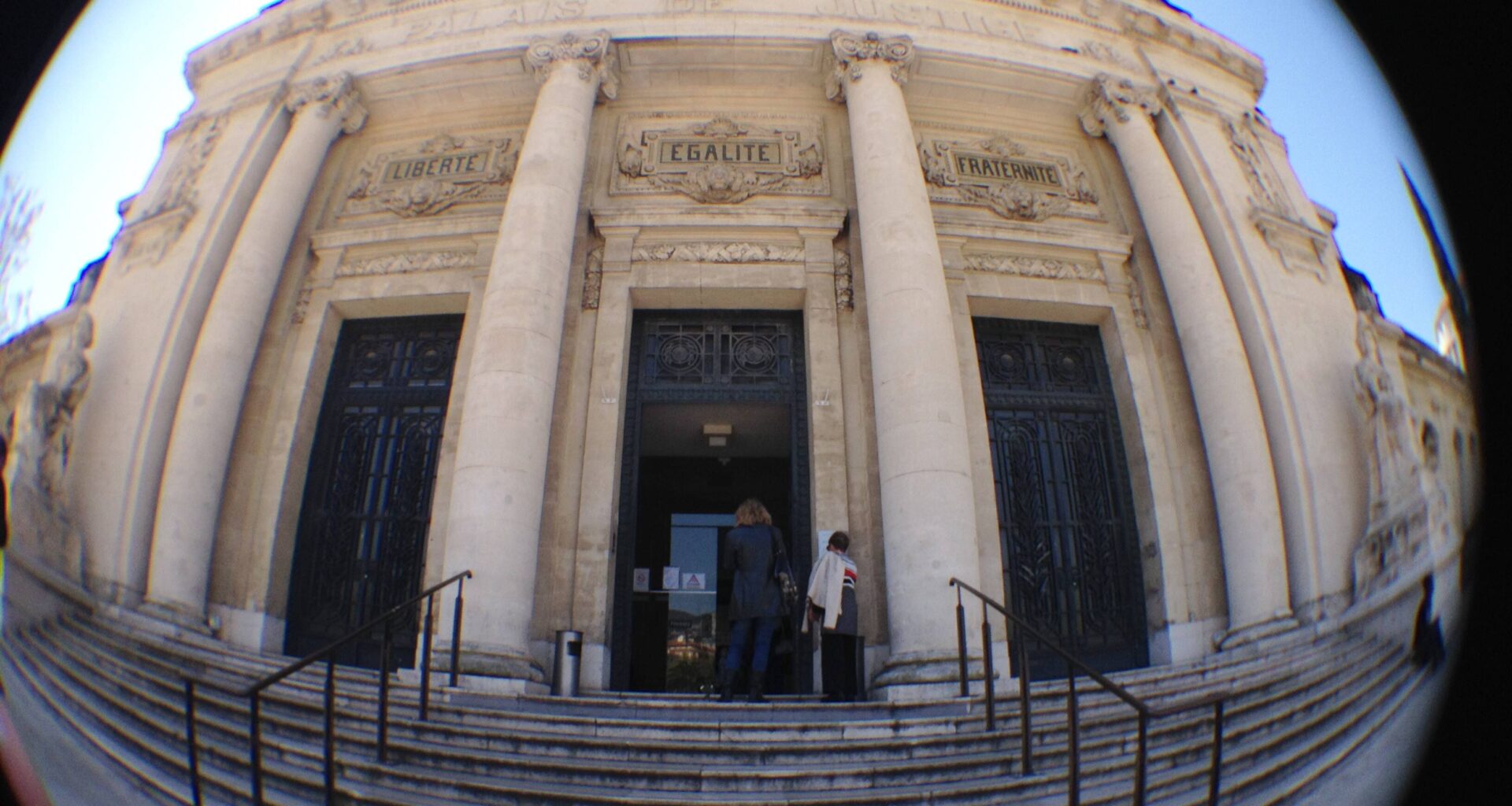 À Toulon, une femme de 36 ans défigure son conjoint d’un coup de couteau