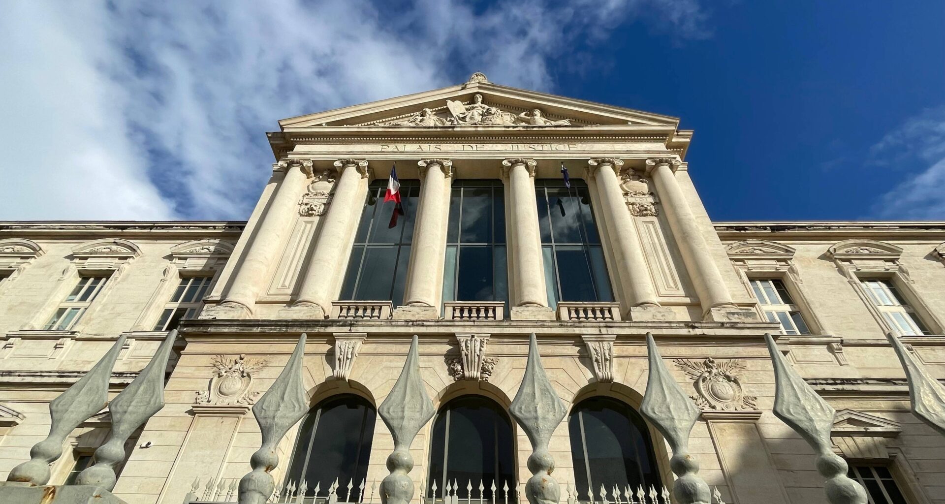 A Nice, un Roumain harcèle et frappe son interprète qu’il rend responsable de son incarcération