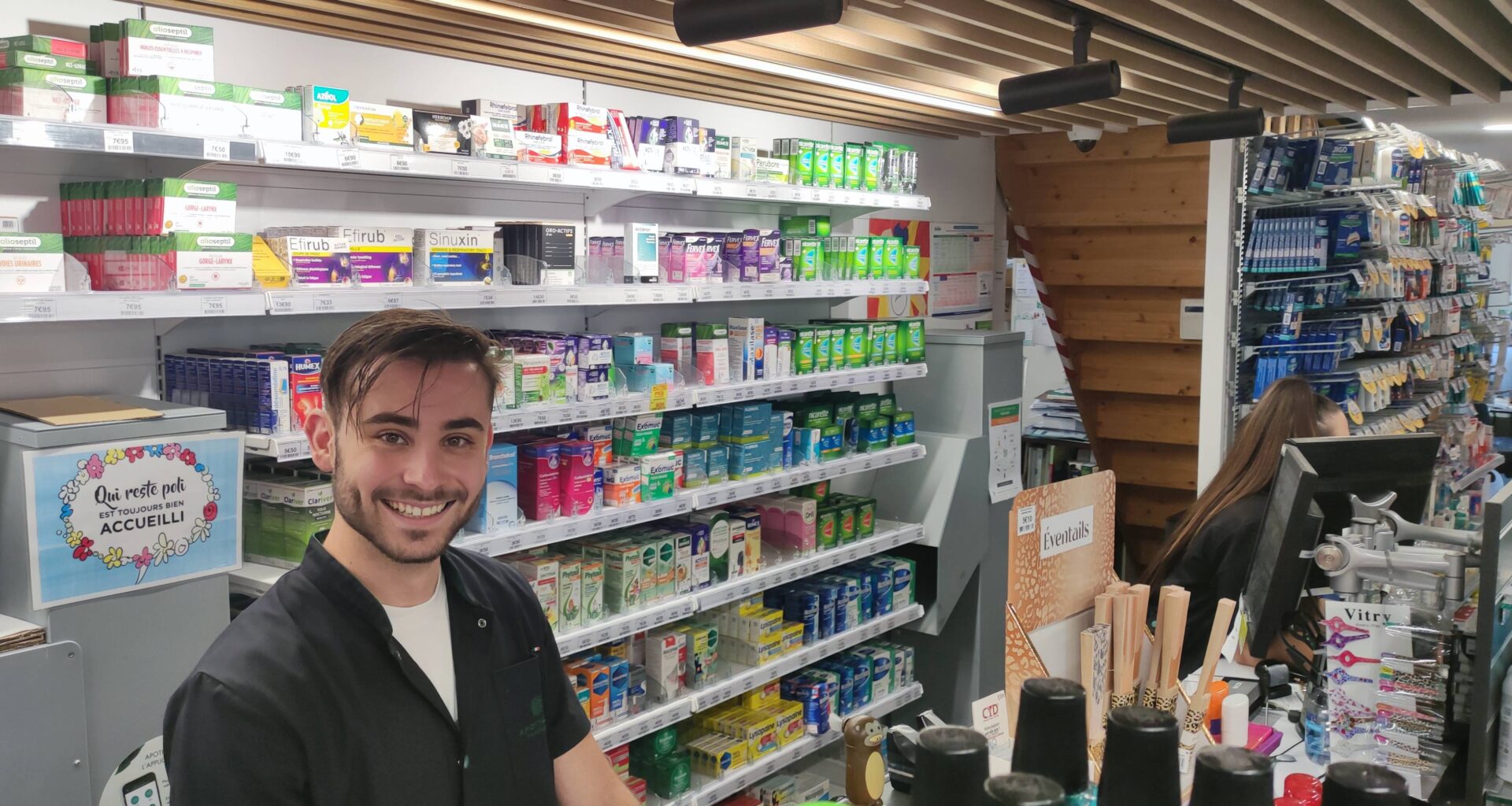 "Soigner les bobos pour ne pas gâcher les vacances", le saisonnier Killian raconte son été dans la plus grosse officine d’Hyères