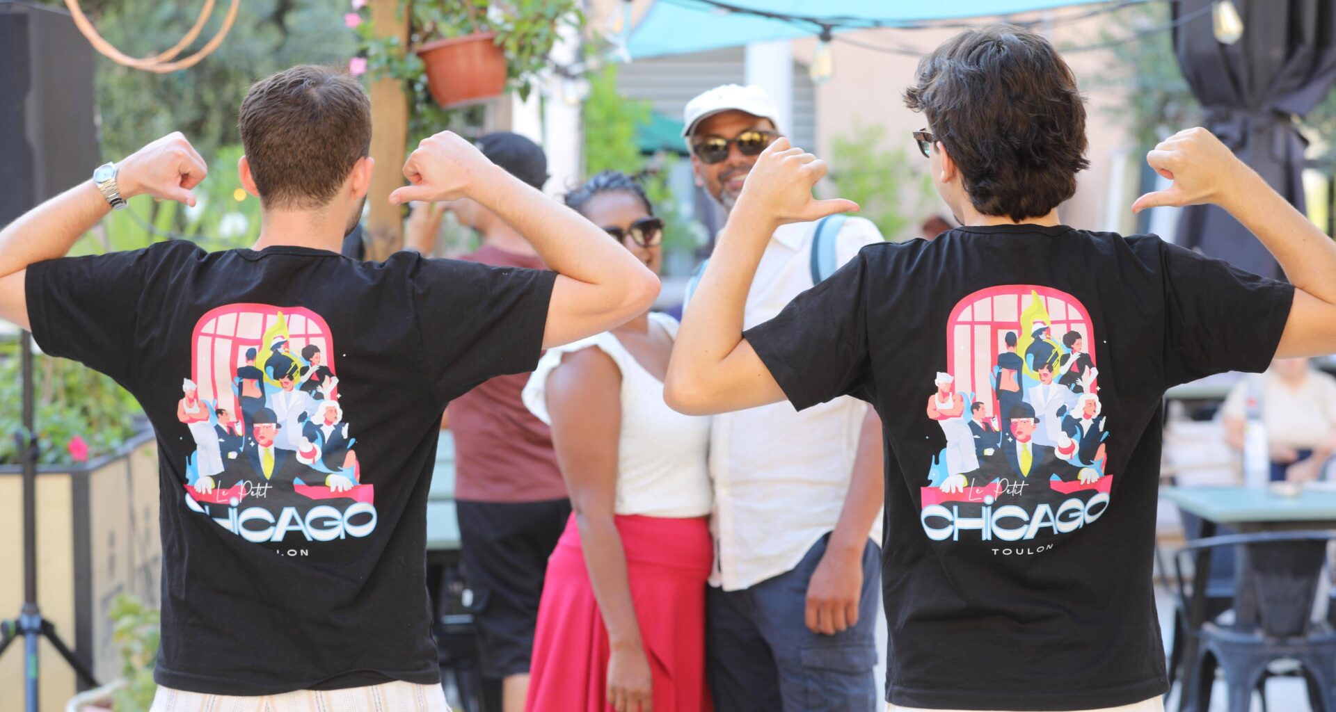 Un t-shirt à l’effigie de son commerce préféré: la fièvre du "delicore" touche la ville de Toulon