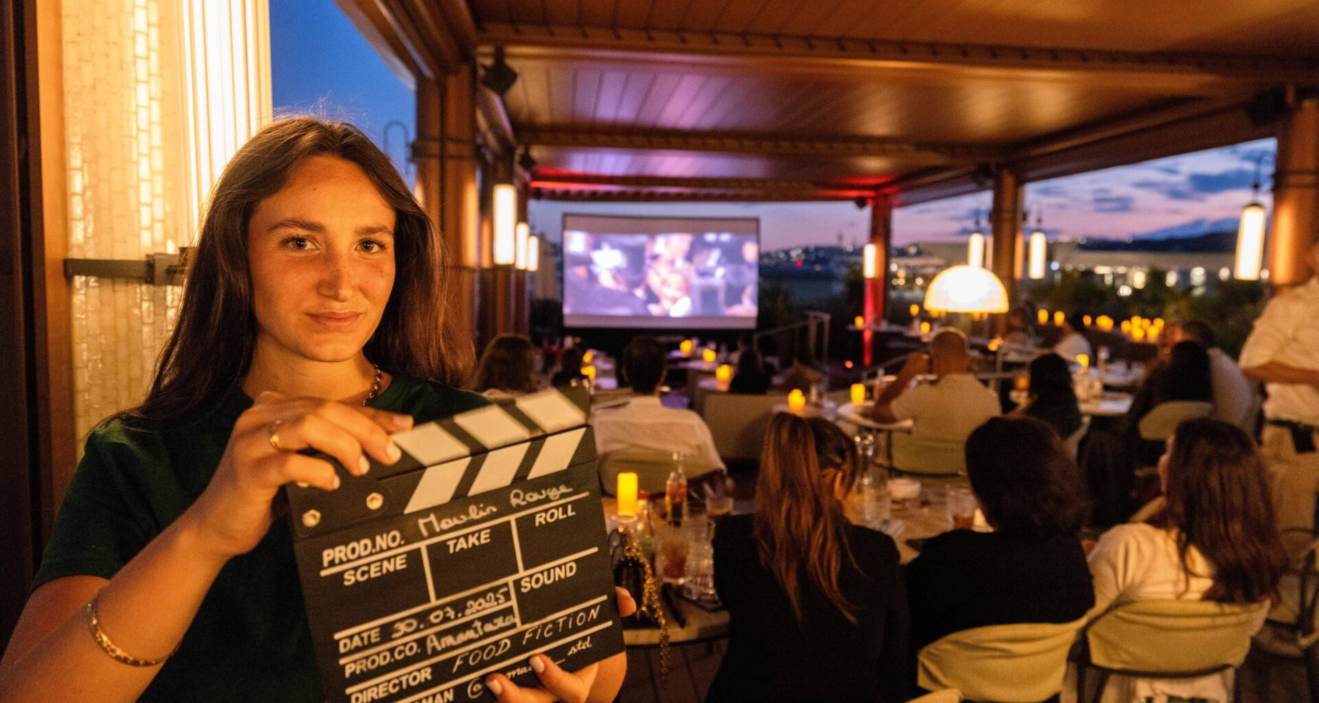 Ce Niçois propose des séances de cinéma pas comme les autres, les pieds dans le sable ou sur le rooftop d’un palace