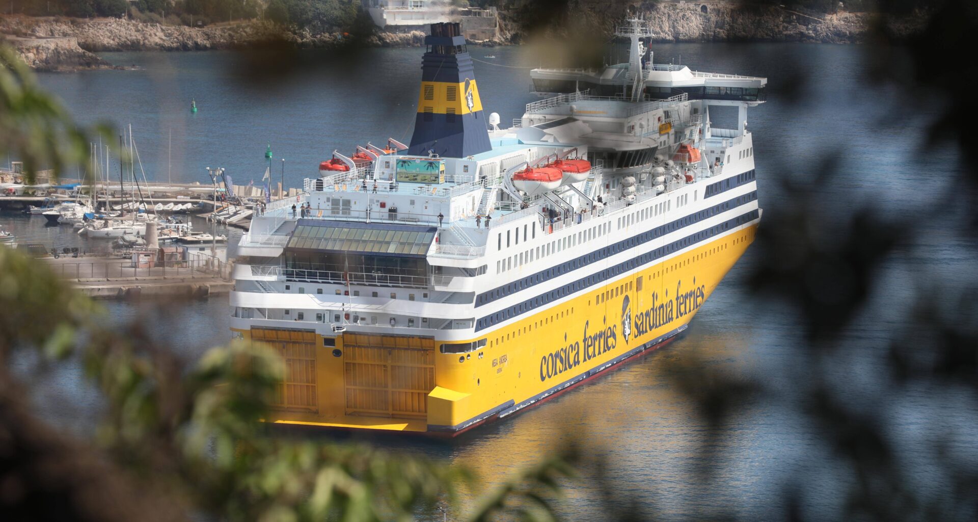 Y a-t-il vraiment moins de bateaux pour la Corse au départ de Nice? On a vérifié