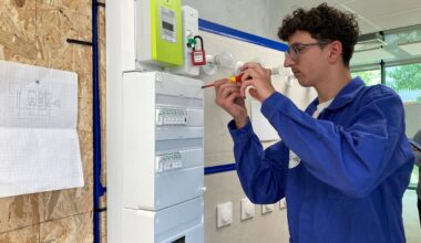 "Permettre à tous les gamins de trouver leur voie": une nouvelle école pour devenir électricien a vu le jour à Nice