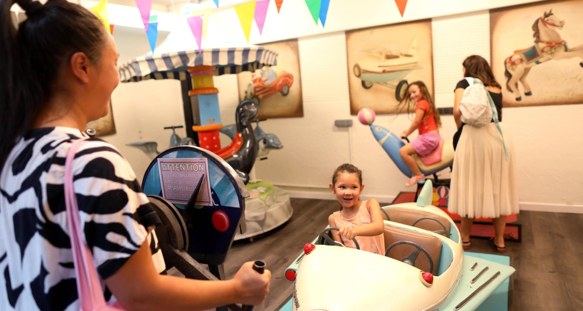 "Avant l’ère numérique, on savait s’amuser": des attractions Belle Époque ont été installées à la gare du Sud à Nice