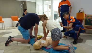 "Simplement avec ses mains, on peut sauver des vies": la Protection civile propose des ateliers d’initiation aux gestes de premiers secours à Nice