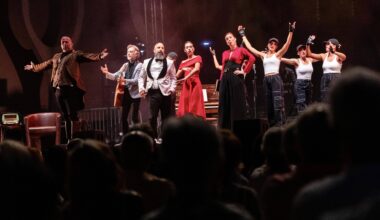 La troupe de "Cyrano de Bergerac, la Comédie musicale" peaufine son show à Nice avant une tournée jusqu'en Chine