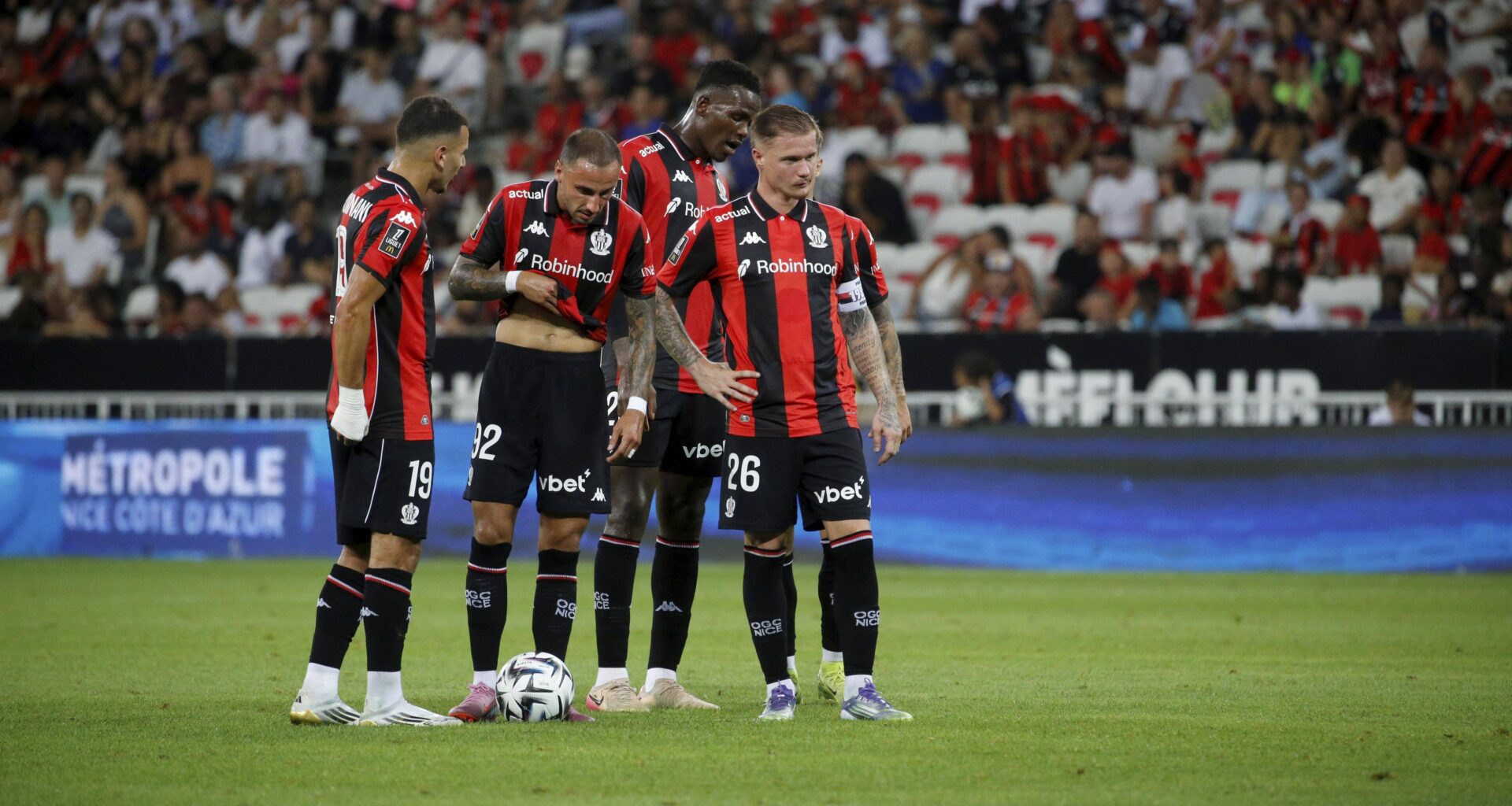 La saison a à peine commencé que l'OGC Nice est déjà en difficulté