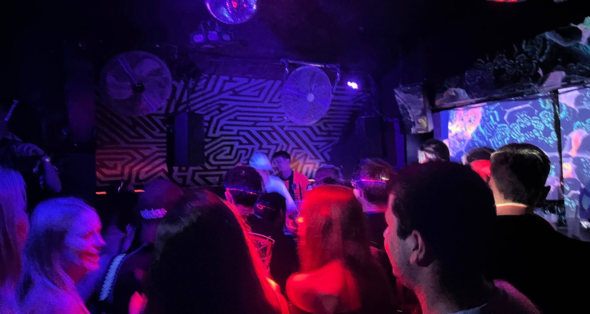 "La techno, c’est l’ouverture et le partage": plongée dans un des derniers rendez-vous de la techno à Nice