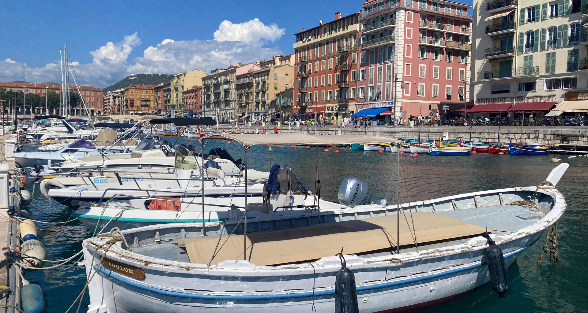 Un feu se déclare sur un pointu au port de Nice, les pompiers interviennent