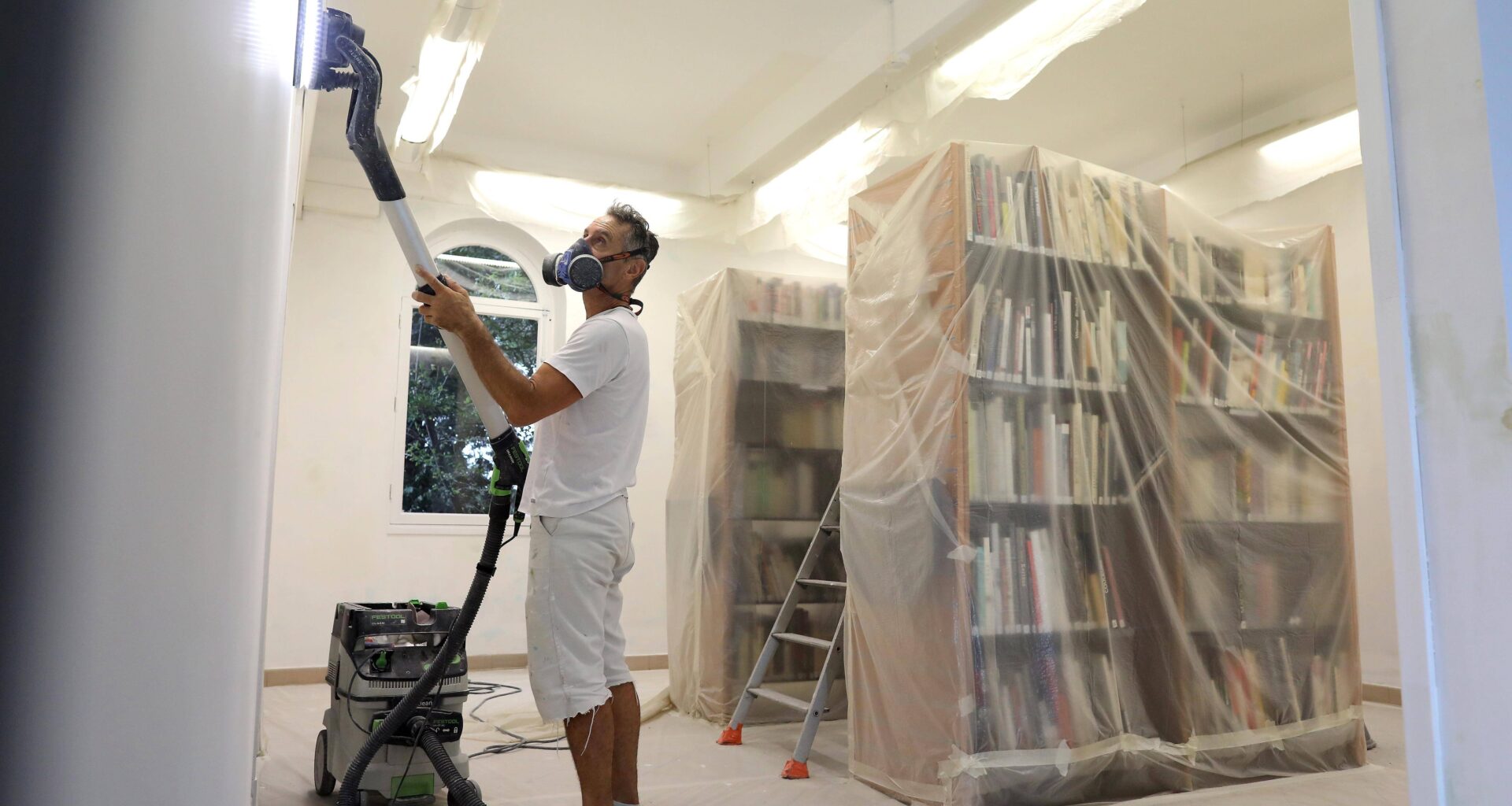 Comment progressent les travaux de rénovation-peinture de la médiathèque à Cagnes-sur-Mer? On fait le point