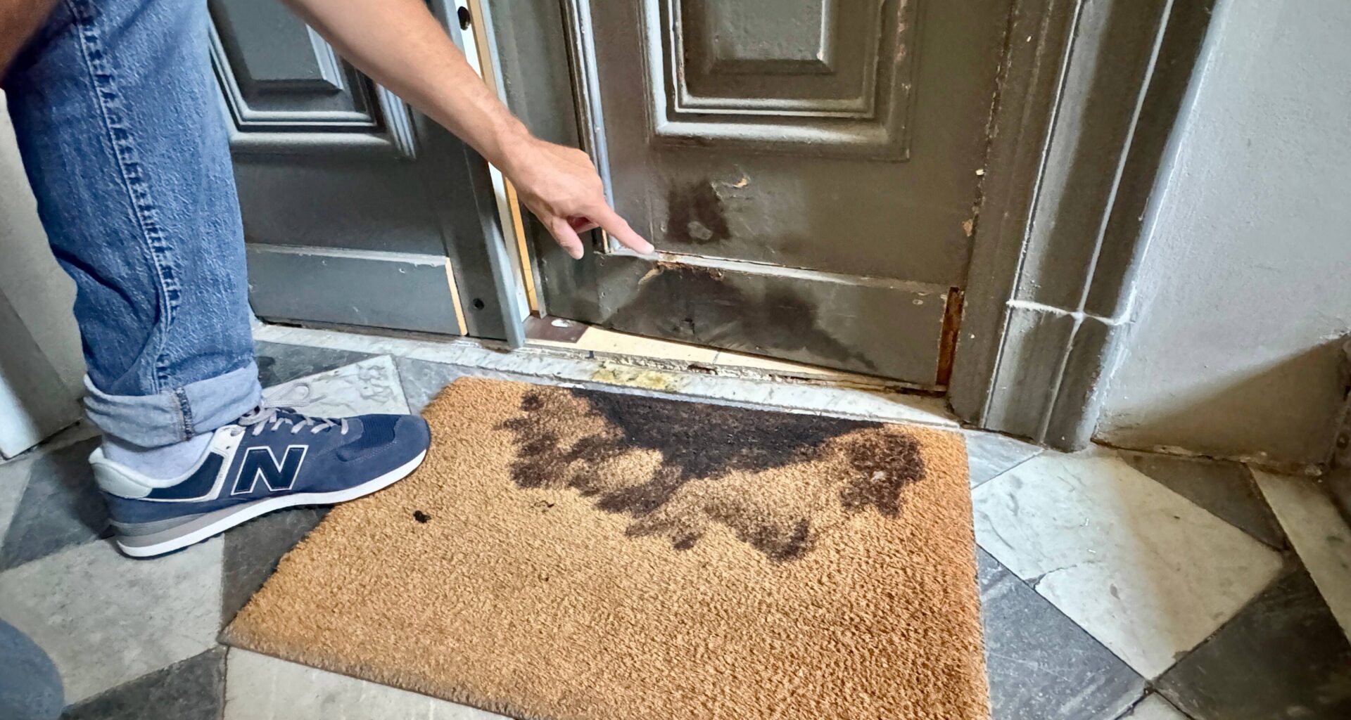 "C'est de l'ultra violence": il fête son anniversaire avec sa famille, on met le feu à la porte de son appartement à Nice