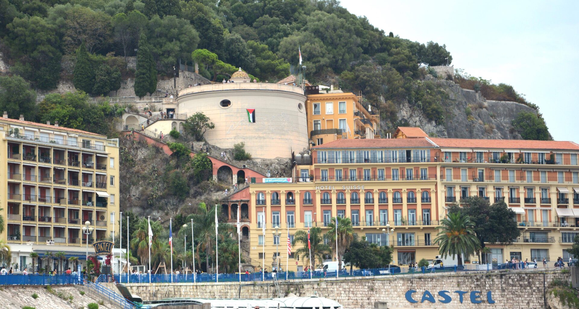 Visible depuis la promenade des Anglais, un drapeau palestinien a été hissé sur la tour Bellanda à Nice