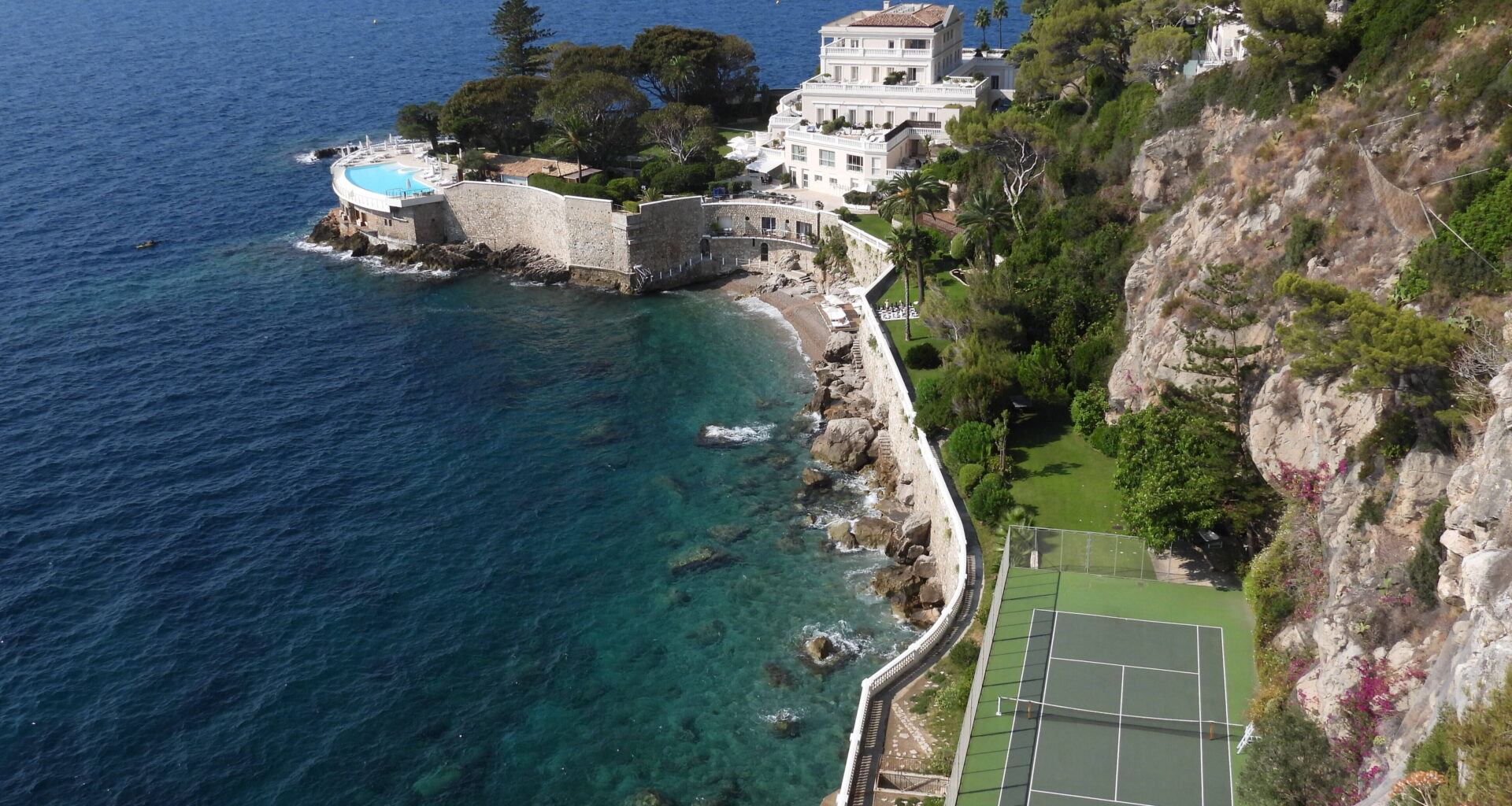 Le milliardaire français Bernard Arnault s’offre un joyau de l'hôtellerie de la Côte d’Azur pour 200 millions d'euros
