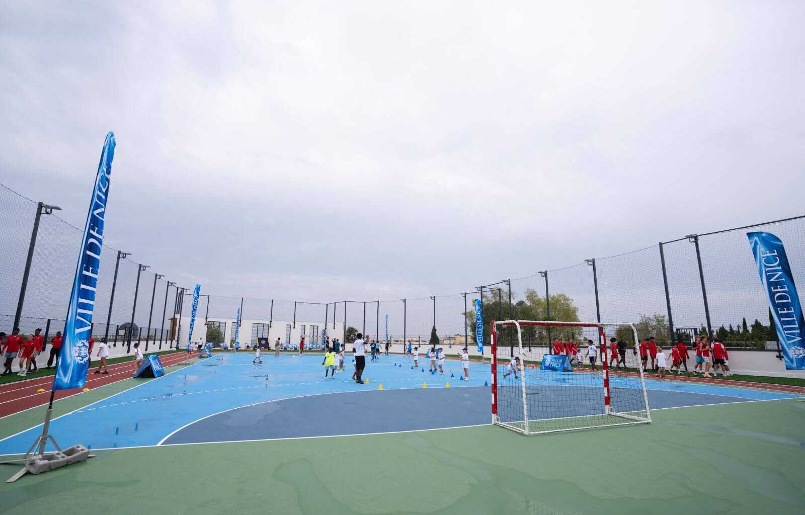 "Ça fait plus de dix ans que nous attendions ce moment", le complexe sportif est (enfin) sur le toit du Super U à Nice