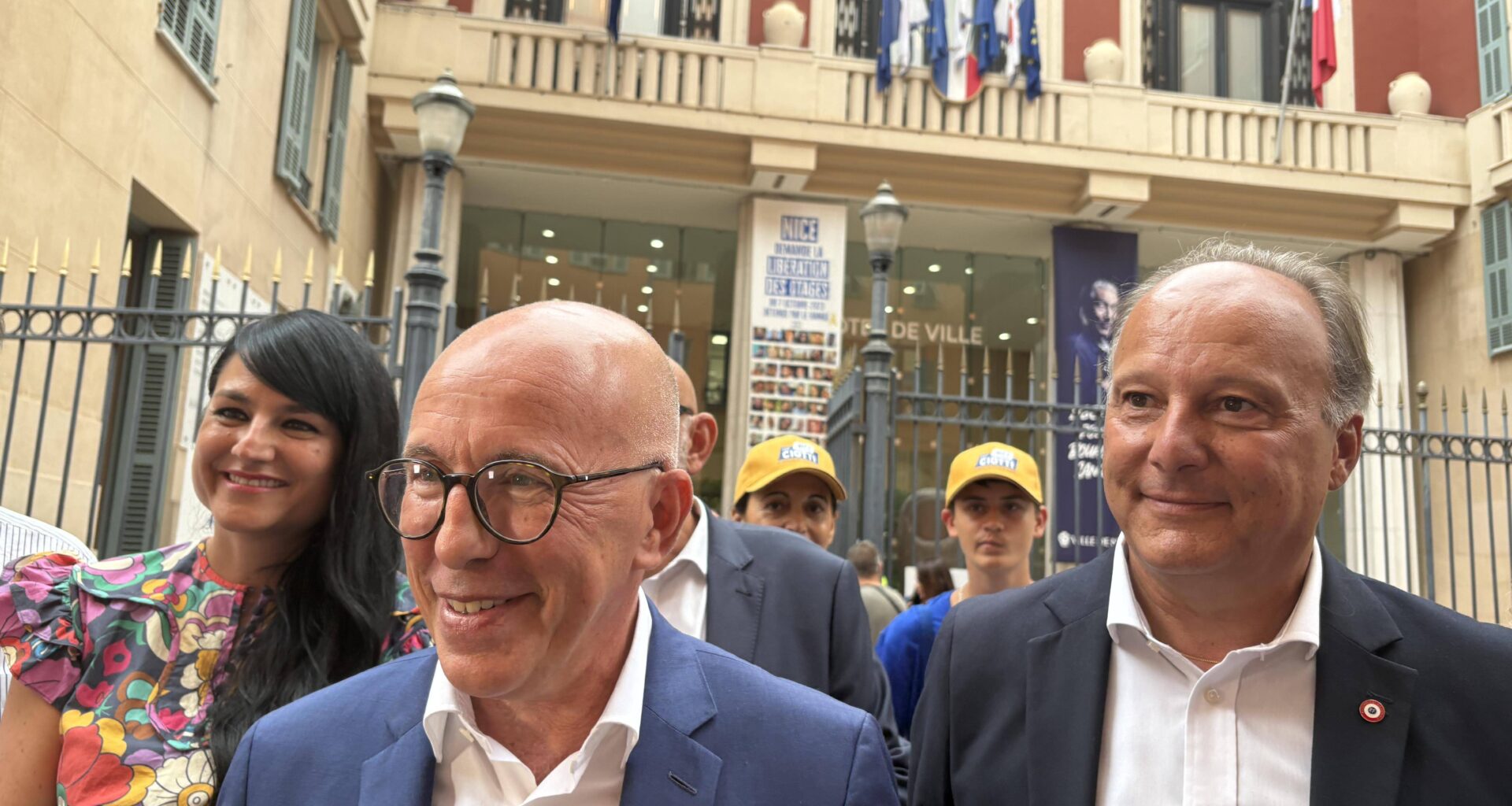 Eric Ciotti en campagne au pied de la mairie de Christian Estrosi pour son premier tractage à Nice