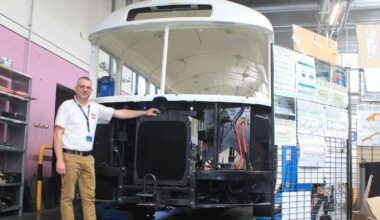 Toulouse : des salariés de Tisséo restaurent un bus Chausson de 1962 avec le soutien de la Fondation du Patrimoine