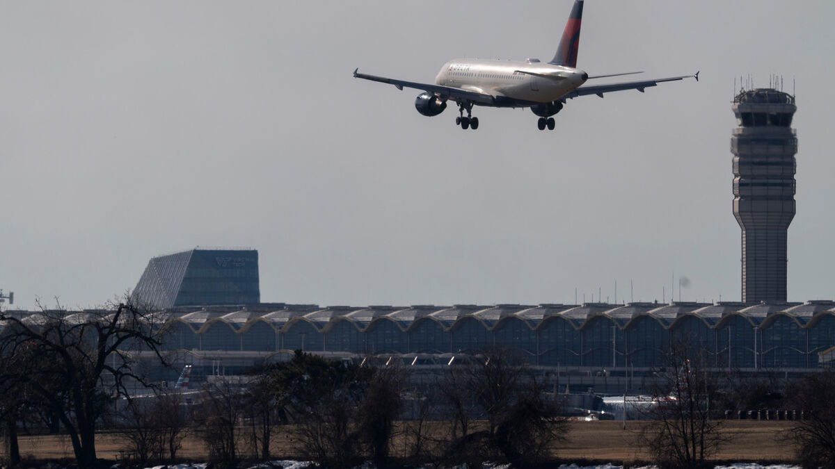 « Il y avait quelque chose en feu dans l’allée » : un vol d’American Airlines dérouté après un incendie en plein vol